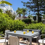 Housing White Pearl By Sharingco Marbella