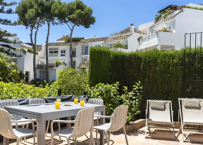 Housing White Pearl By Sharingco * Marbella