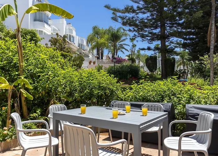 Housing White Pearl By Sharingco Marbella